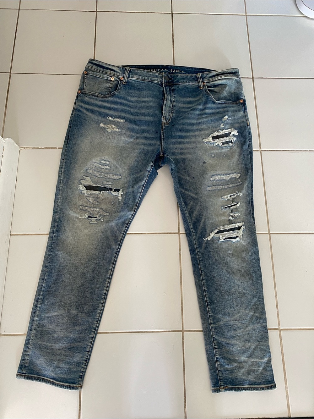 American Eagle Outfitters Men’s Ripped Washed Blue Slim Straight Jeans